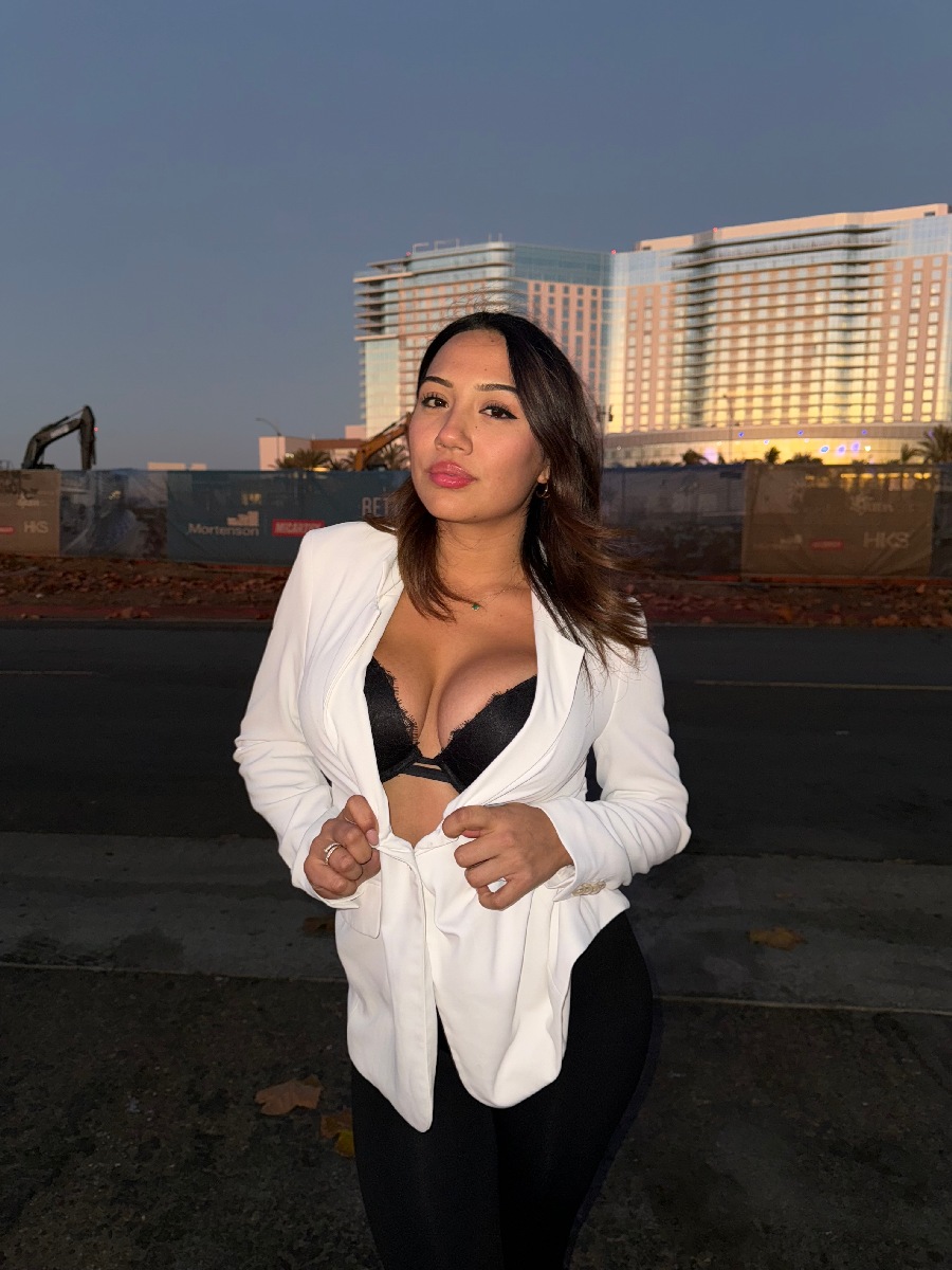 Take a pause and enjoy Ali Cruz — streaming from Leon