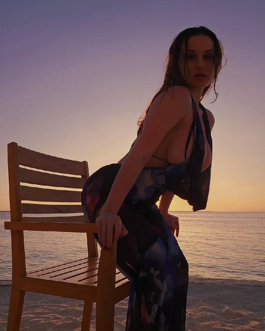 Sexy girl Miranda Faith nude in Leon