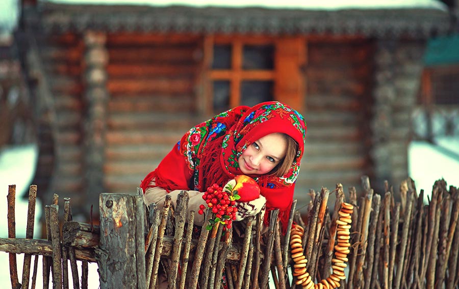 Sexy girl Women in Slavic costumes in Leon