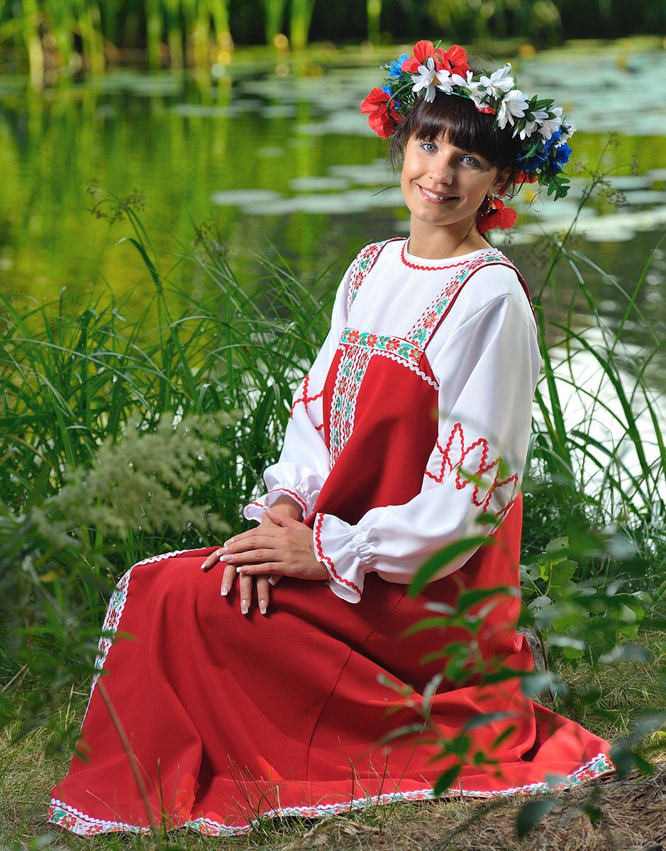 Beautiful girl Girls in Slavic costumes in Leon