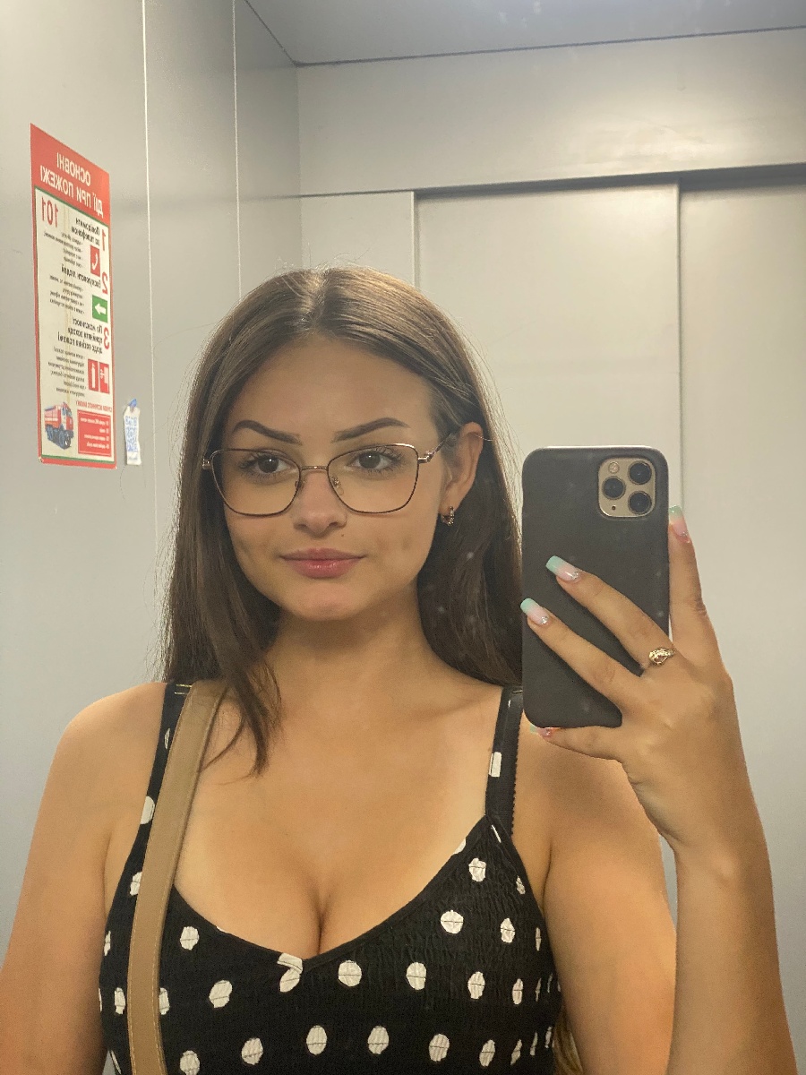 Sexy model Stacy in Leon